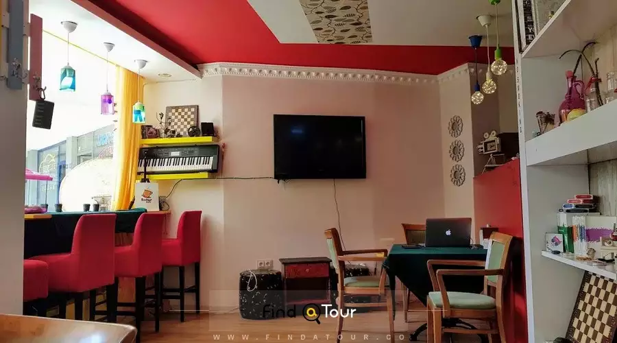  فضای داخلی رستوران بهار کافه در آنتالیا ترکیه