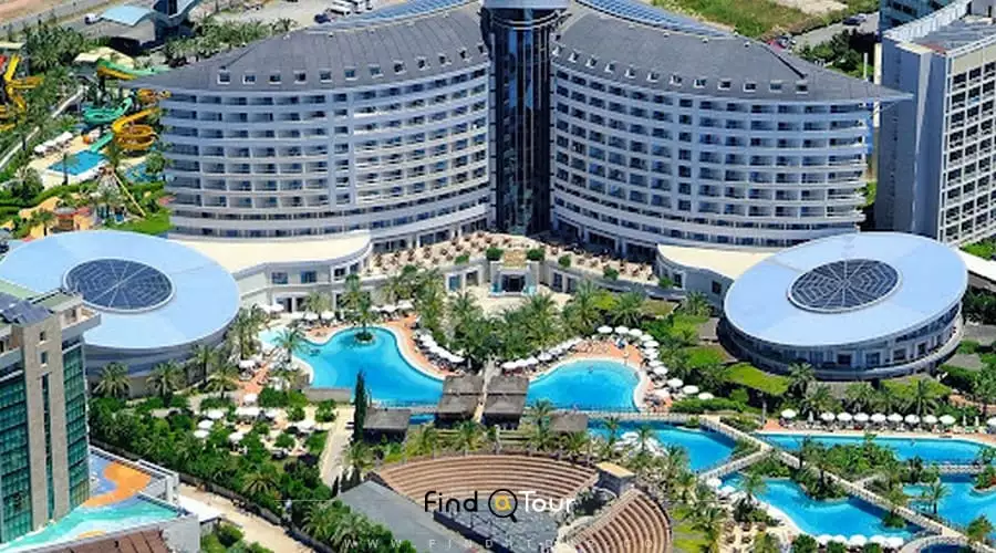 رویال وینگز هتل در منطقه لارا آنتالیا ترکیه