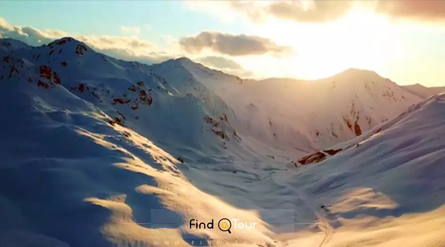 کوه های پوشیده از برف منطقه ییلاقی اوویت در ریزه ترکیه