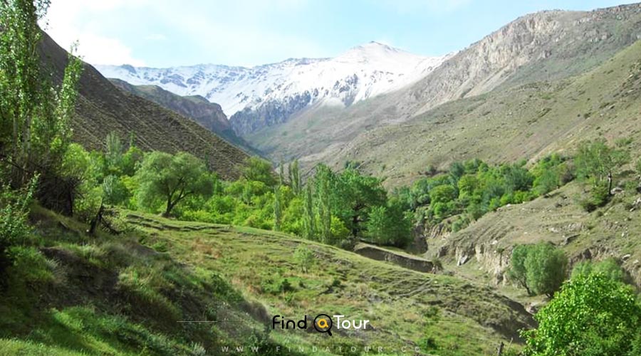 روستای لاریجان در مسیر جاده هراز