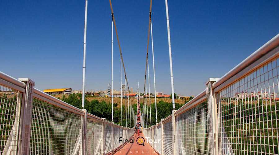 عکس فوق العاده زیبای پل معلق مشگین شهر