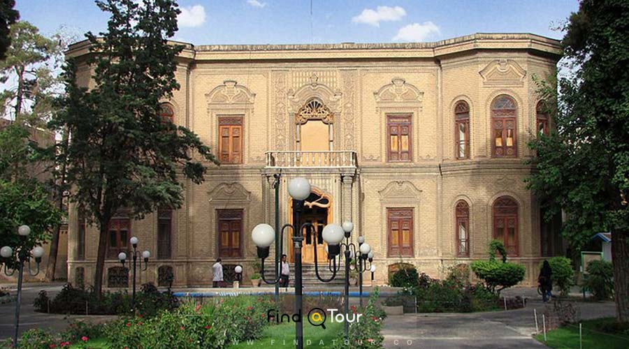 ساختمان موزه آبگینه و سفالینه تهران