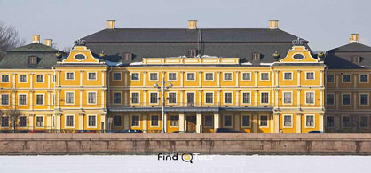 قصر منشیکوو در سن پترزبورگ روسیه