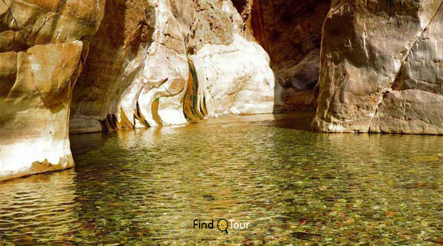 چشمه های آب اطراف طاق شاه عباسی