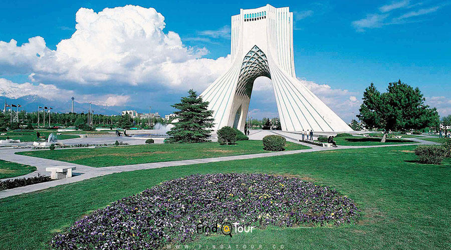 معماری برج آزادی تهران
