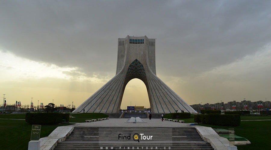 ورودی برج آزادی تهران