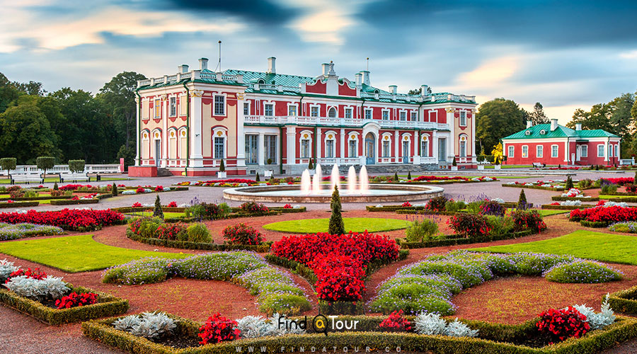 کاخ کادریورگ تالین در کشور استونی