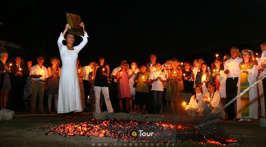 رقص زن روی آتش و زغال گداخته بالچیک بلغارستان