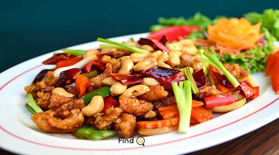 غذای تایلندی مرغ و آجیل