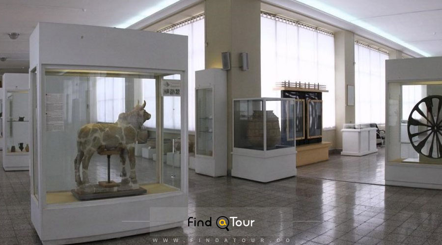 فضای داخل موزه ملی ایران با موزه ایران باستان