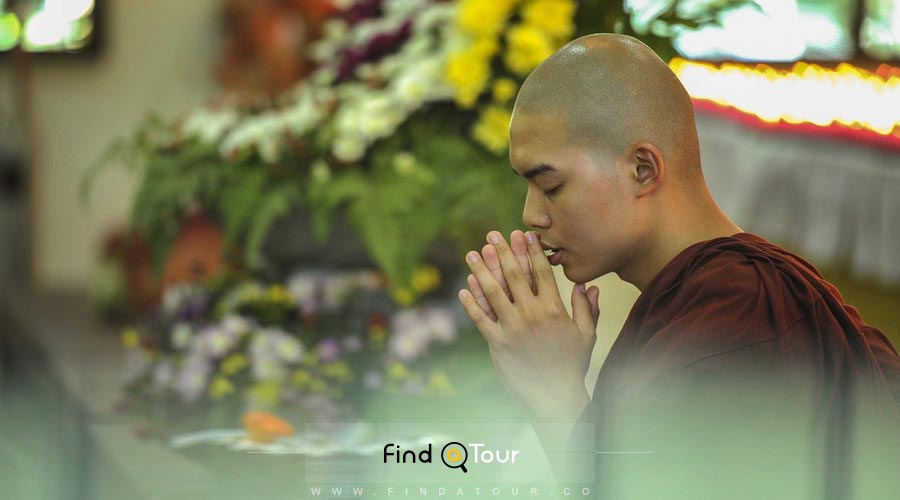 احترام به معابد بودایی در تایلند