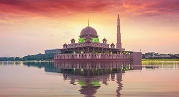 مسجد صورتی پوترا در کوالالامپور | معروف ترین عبادتگاه مالزی
