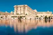 تایتانیک بیچ