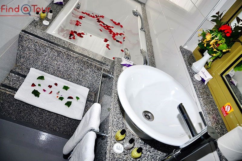 حمام هتل گلی دنیا