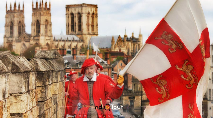 نیروهای سلطنتی انگلستان، لباس قرمز شوالیه ها