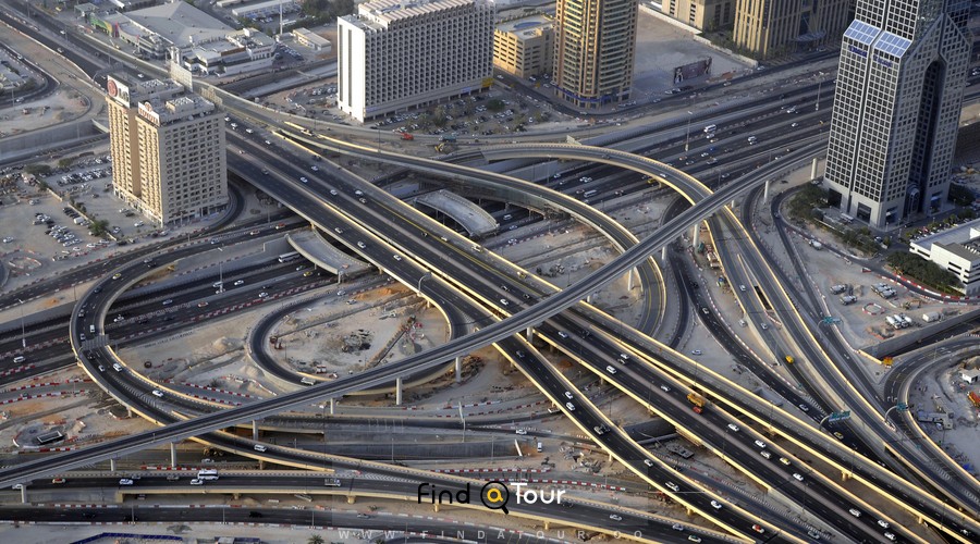 جاده شیخ زاید از بزرگراه های اصلی دبی و شاهراه ارتباطی میان 7 شهر امارات 
