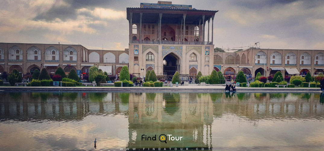 کاخ عالی قاپو در اصفهان