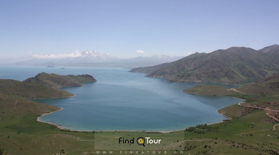 طبیعت زیبای شهر گواش در دریاچه وان ترکیه