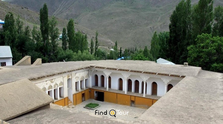 نمایی دور از خانه موزه نیما یوشیج در یوش مازندران