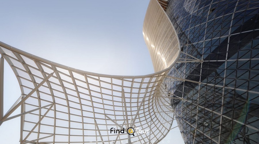 برج کپیتال گیت در ابوظبی امارات