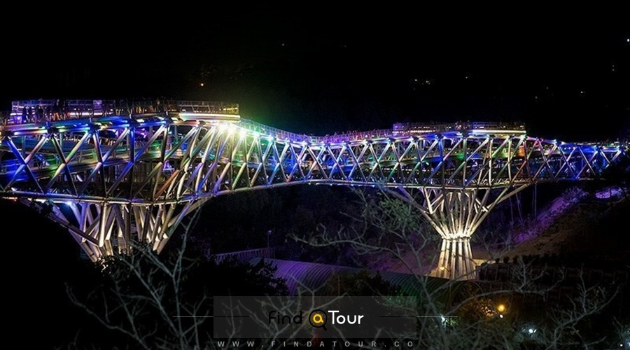 پل طبیعت تهران در شب