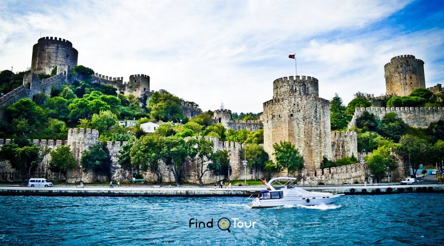 مسیر دریایی برای دسترسی به قلعه روملی حصار استانبول در ترکیه 