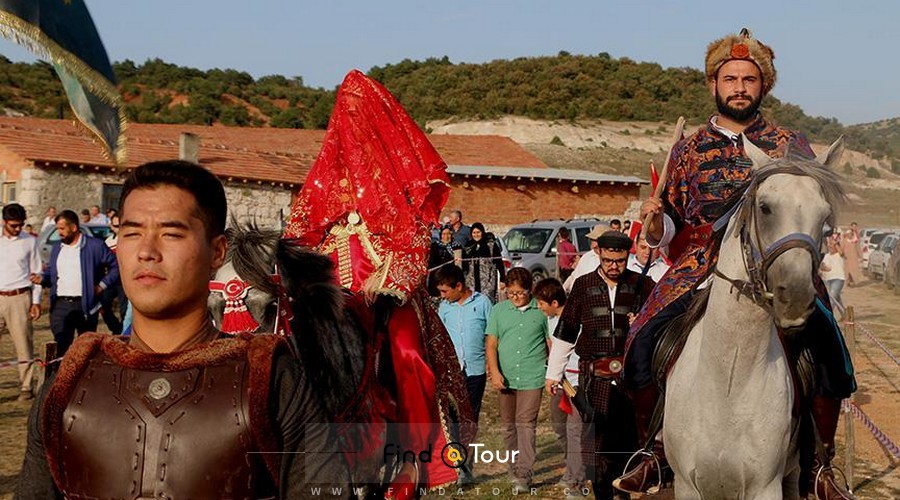 بردن عروس با اسب به منزل مشترک در جشن عروسی در ترکیه
